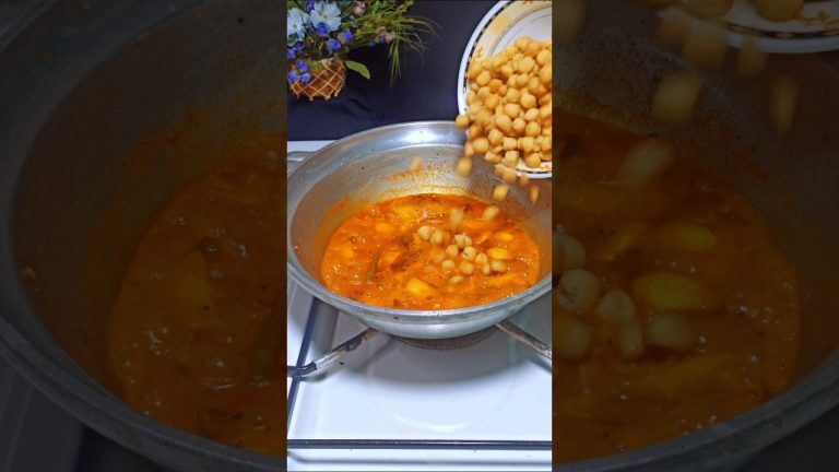 සෝයාමීටුයි අලයි මෙච්චර ගැලපෙනවා කියලා කවුද හිතුවේ😍🔥 Soya meat ala curry #srilankanfood #curryrecipe