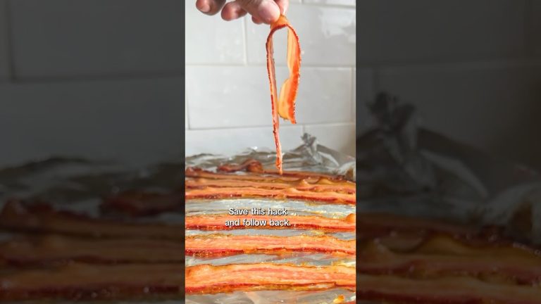 A hack to prevent your bacon from tearing #bacon #cookingtips