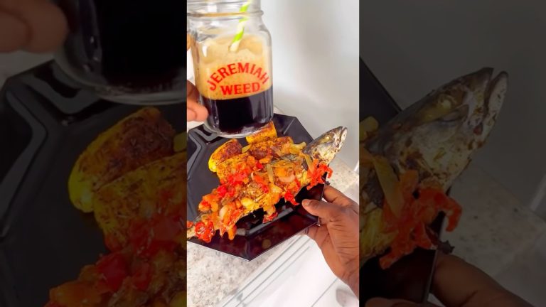 Making a quick snack , plantain and fish #foodie #foodvlog #shorts #recipe #cookwithme #naijacook