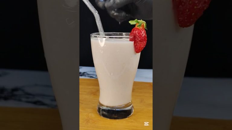 🍓 Strawberry Smoothie with a Twist😉 #shorts