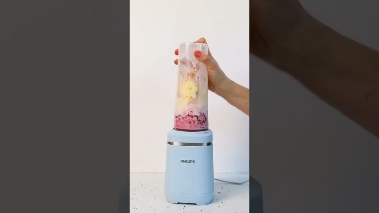 Ben jij ook zo dol op onze tompoucen? Maak dan eens met onze Philips blender een tompouce milkshake!