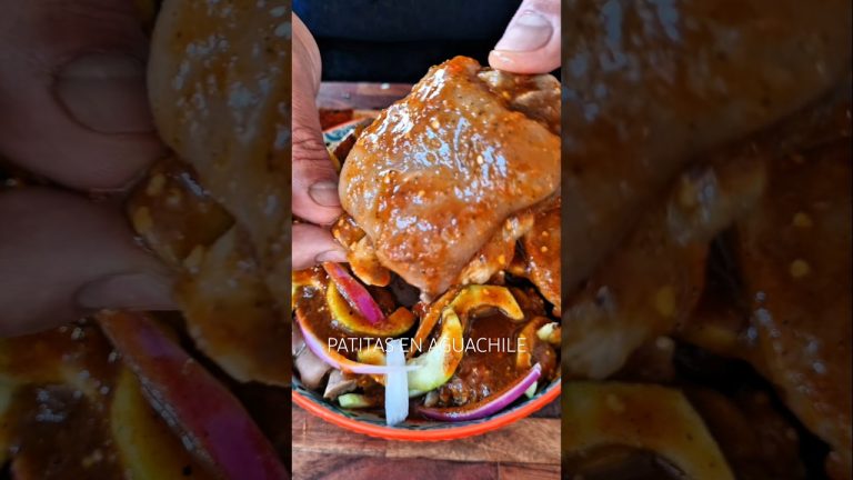 PATITAS DE CERDO EN AGUACHILE