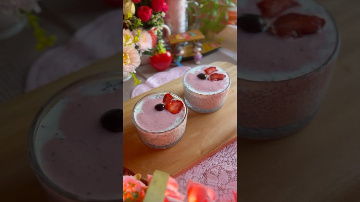 #shorts Chia Pudding Breakfast #shortsfeed #food #smoothie #strawberry #recipe #dessert #breakfast