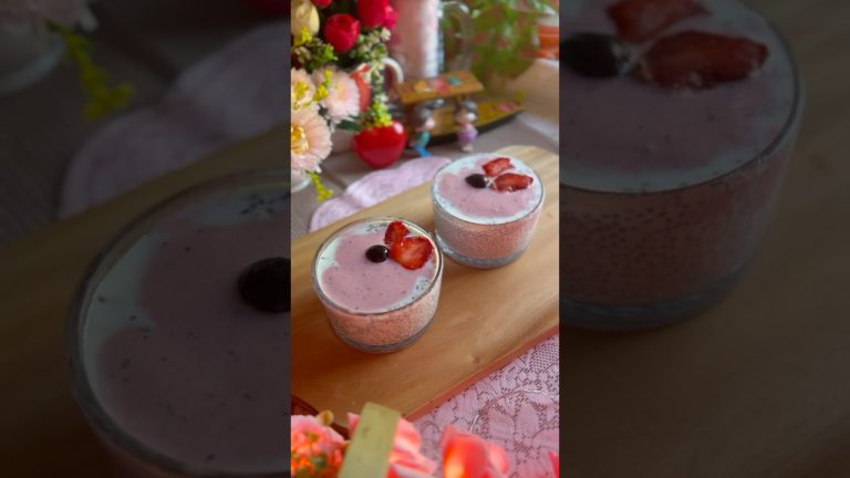 #shorts  Chia Pudding Breakfast #shortsfeed #food #smoothie #strawberry #recipe #dessert #breakfast