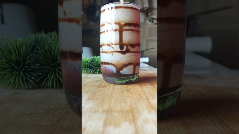 Banana milkshake recipe #recipe #food #cooking #shorts #easyrecipe #making  #milkshake #smoothie