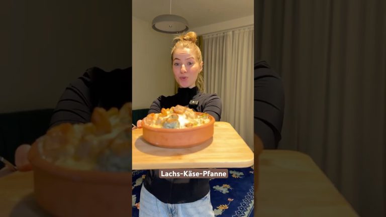 Schnell ⏰ Keto-Lachs-Pfanne mit cremiger Käsesauce! 🧀 #ketorezepte #ketodiät #ketogeneernährung