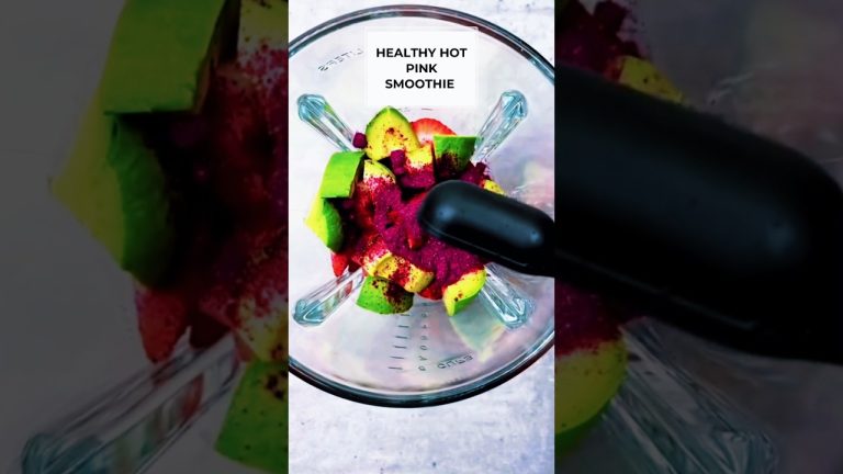 Healthy Hot Pink Smoothie Bowl 💖 #pitaya  #dragonfruit #short