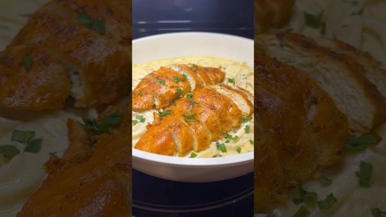 Chicken Alfredo Recipe👩🏻‍🍳🤍#recipes #foodies #chickenalfredo #pasta #chicken  #shorts