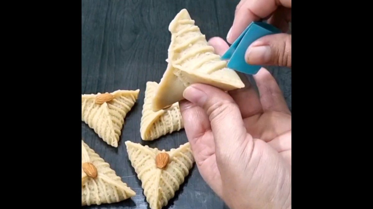 Holi special sweet new recipe 👌 #food #shorts #easymafewithpinki #recipe #tasy #new