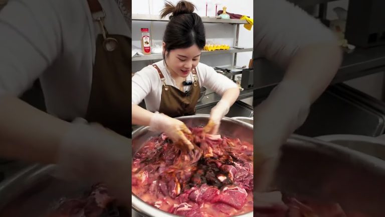 The Perfect Bite! Juicy Steak & Pasta Delight on the Streets