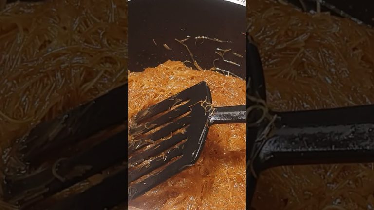 Here's a simple and traditional recipe for Meethi Seviyan (Sweet Vermicelli Pudding):