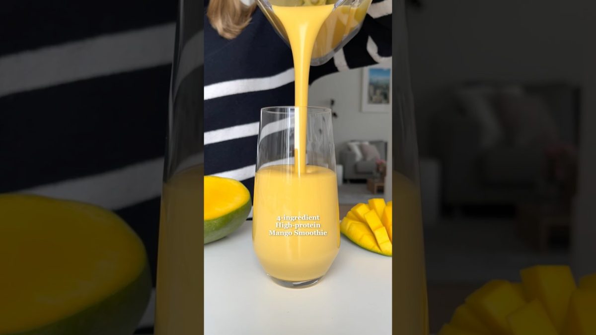 4-ingredient Healthy & High-protein Mango Smoothie🤩 #healthyrecipes #smoothie #highprotein