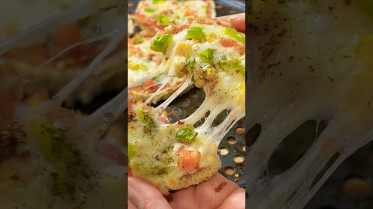 #shorts #shortvideo #bread #pizza #homemade #recipe Bread Pizza Recipe!