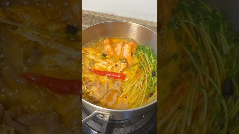 Noodles with Shrimp & Beef 🍜 #ramen #noodles #easyrecipe #cooking #food #instantnoodles #recipe