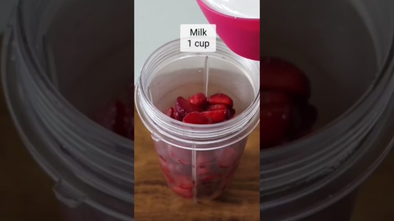 Easy Strawberry Smoothie Recipe / Strawberry Smoothie / #short