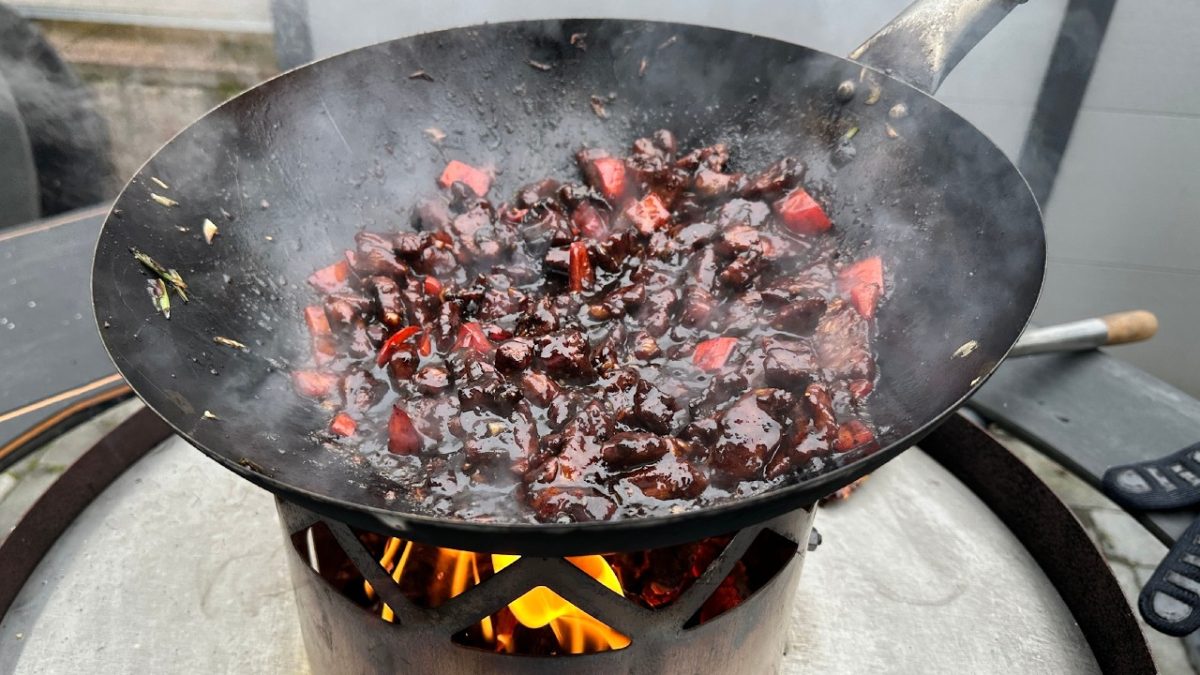 SCHWEINEFLEISCH SZECHUAN ART aus dem Wok – SZECHUAN PEPPER PORK