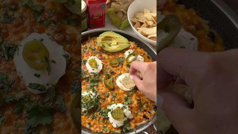 Try these BBQ chicken skillet nachos for an easy one pan dinner 🧀 #nachos #dinnerideas #shorts