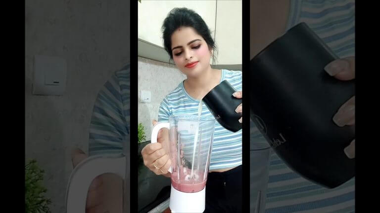 Super healthy smoothie from pluckk #healthysmoothie #mostdelicious #smoothie #recipe #breakfast