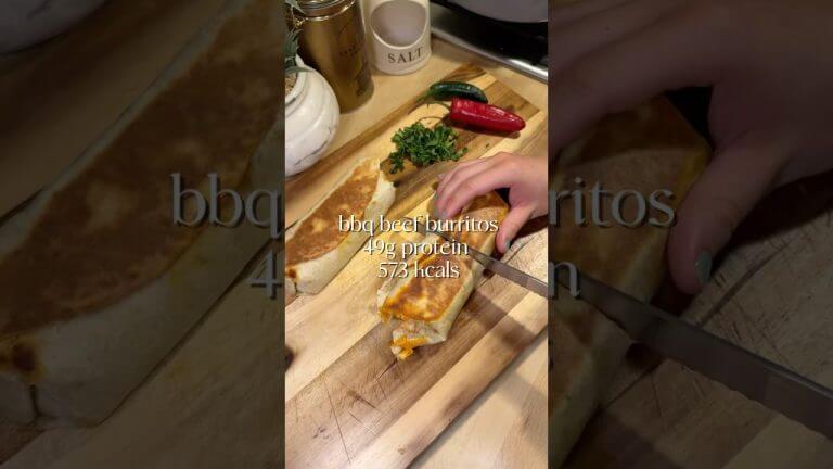bbq beef burritos.. PACKED with protein. easy to prep, easy on the go. save this one 🌯 #mealprep