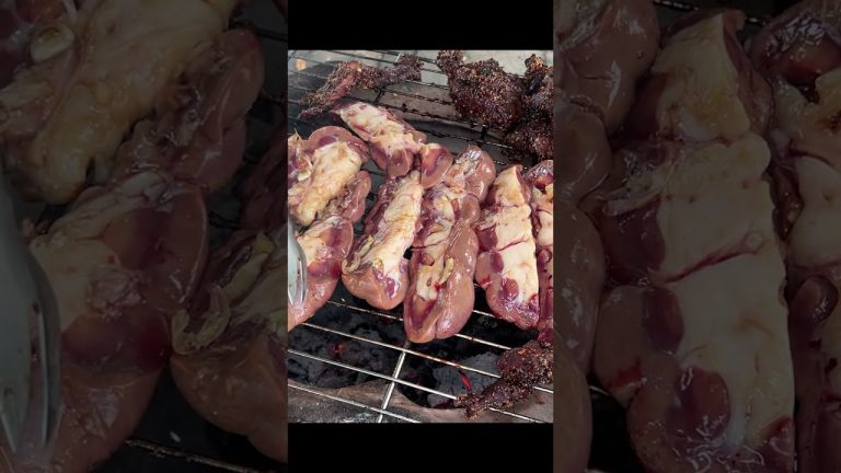 ย่างไข่หลังวัวหอมๆ กินกับแจ่วขมแซบขนาด