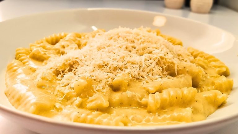 Quick DINNER idea for tonight! Incredible creamy cheese pasta recipe