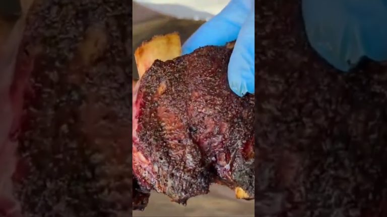 Look at this beautiful color! #bbq #ribs #barbecue #food #bbqmeat #ribbed #bbqribs 🔥