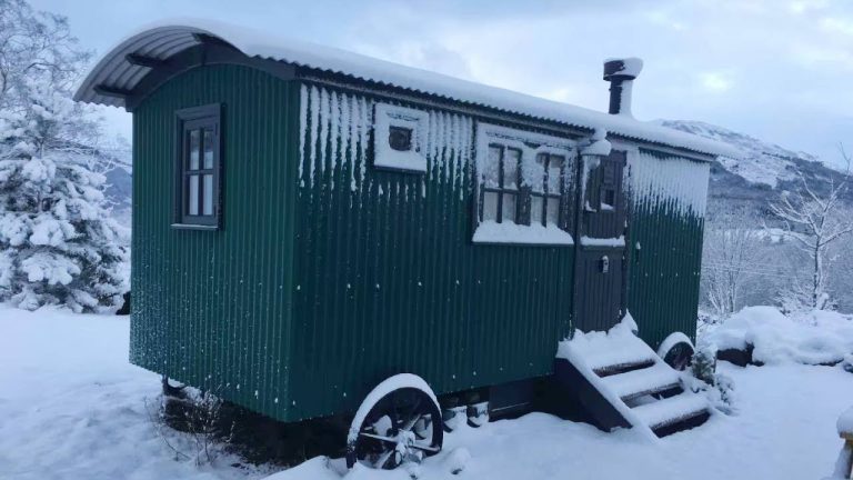Rustic Beautiful The Hogget Hut, Hot Tub And Bbq Hut | Living Design Tiny House