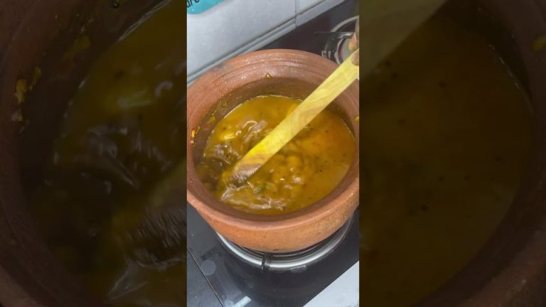 மத்தி மீன் குழம்பு / Sardine Fish curry😋#food #seafood #cooking #fish #recipe #mathimeen #foodie