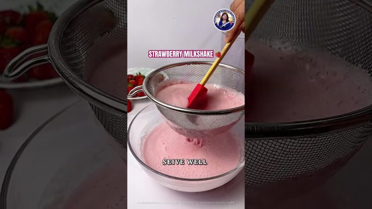 Best Strawberry Milkshake 🍓#naheedskitchendiaries #shortsfeed #shorts #healthy #smoothie