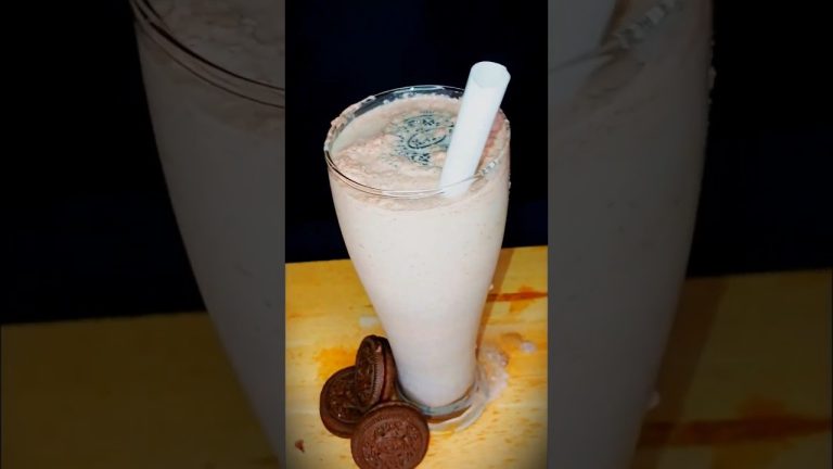 Chocolate Biscuit Milkshake | Quick & Delicious! 🥤 #chocolatemilkshake #shorts #asmr