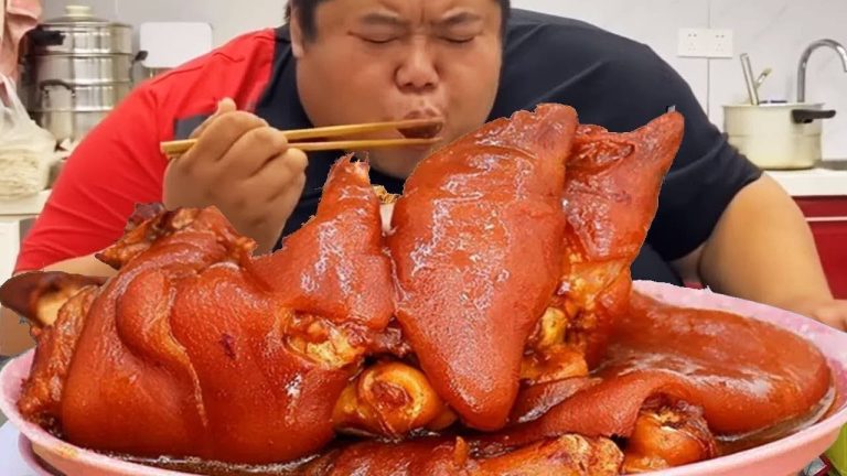 To make 18 pounds of ”braised pork trotters”, I drank the wine so quickly that I got confused!