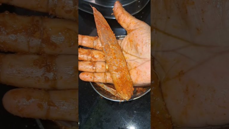 चूरचुरीत तळलेली कर्ली/तवा फ्राय #shorts #viralvideo#goviral  #viralshort# #youtubeshorts #recipe