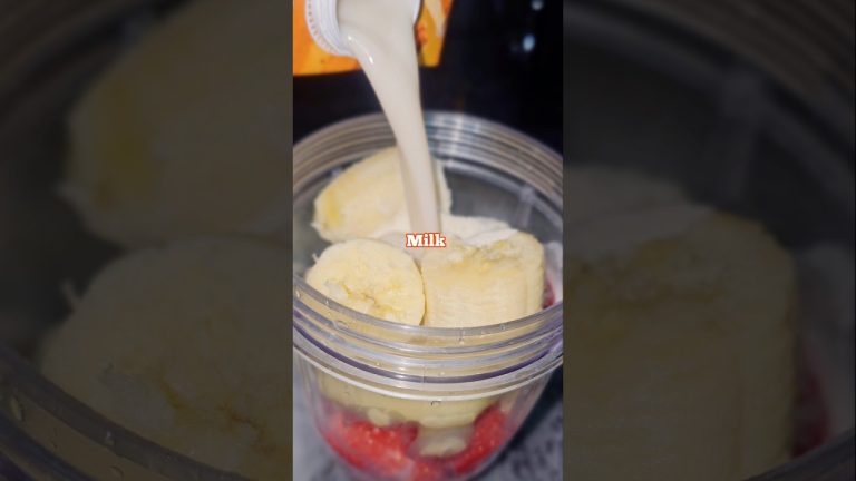 Strawberry, Apple & Banana Smoothie.  #smoothies ,#smoothierecipes , #shorts