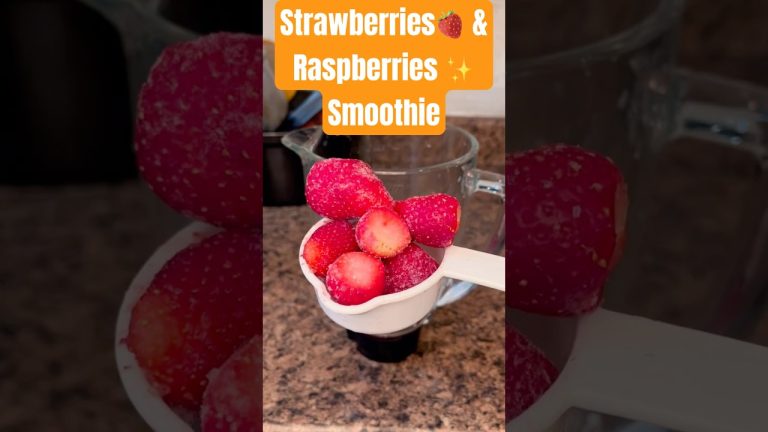 Raspberries & Strawberries 🍓 Smoothie #strawberries #smoothie  #easyrecipe #healthyrecipes #shorts