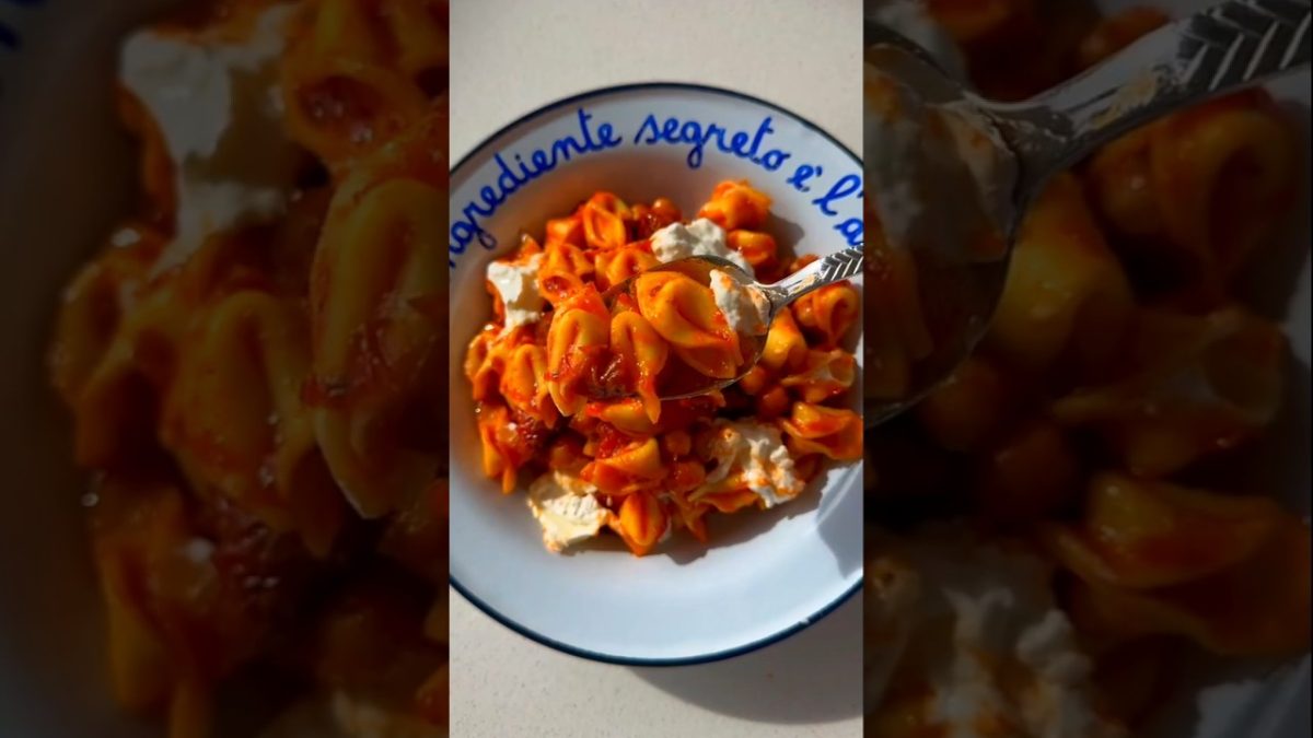 Simple Chickpea and Tomato Pasta  #pastarecipe #simpleeats #burrata #tomatopasta #yummy