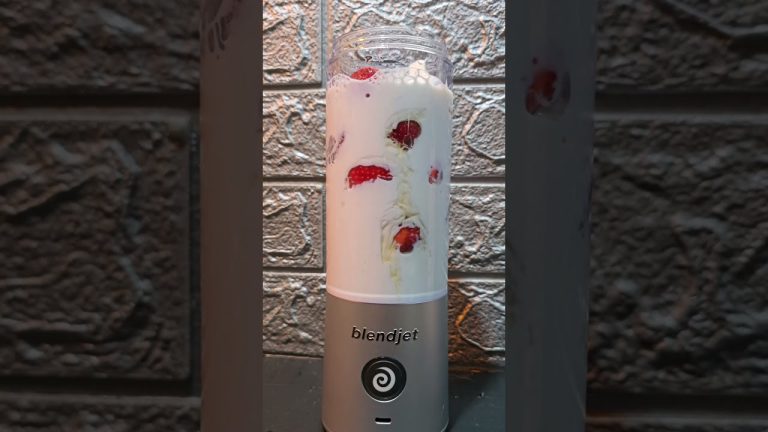 Strawberry milkshake | strawberry smoothie | smoothie recipes #yt #youtube #asmr #juice #easyrecipe