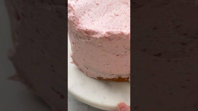 One Bowl FRESH Vegan Strawberry Cake #vegancake #veganbaking #veganrecipes