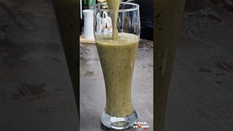 Smoothie Splash: Pineapple & Blueberries #smoothie #smoothierecipes #smoothiedietforweightloss