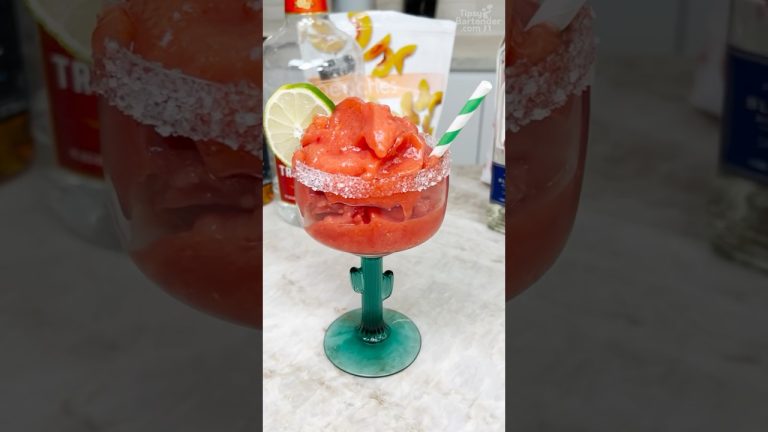 Strawberry Peach Margarita Smoothie #cocktail #strawberry