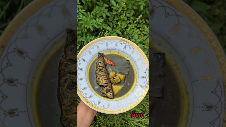 ভেদাইলতা আৰু আলুৰ লগত মাছৰ জোল ॥Assameae Traditional Fish Recipe ll#shorts #trending #viral