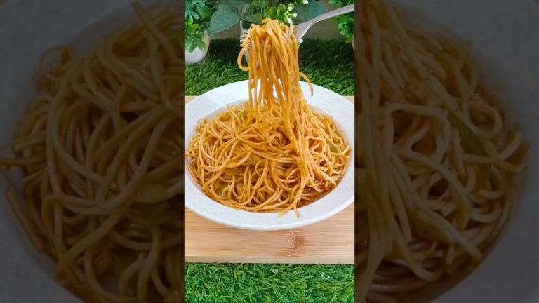 Street Style Chowmin 🍜❤️#shorts #ytshorts #trending #viralshort #easy #shortsfeed