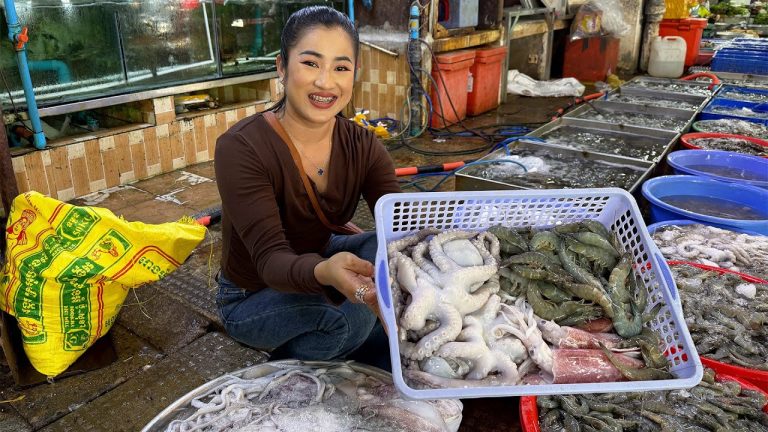 Market show: Octopus, squid, shrimp cooking – Yummy seafood cook with noodle