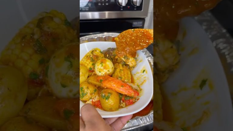 Vin gade kijan @emilielafortune prepare yon bon seafood pou mari l pa bliye abòne ak chanèl li a.