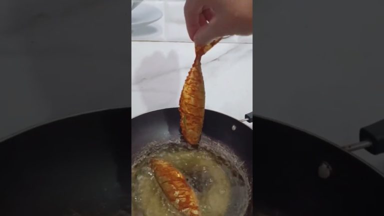 ಬಂಗುಡೆ ಫಿಶ್ ಫ್ರೈ ಯಾರಿಗೆಲ್ಲ ಇಷ್ಟಾ?#viralvideo #cooking # #food #fish #youtubeshorts #support#seafood