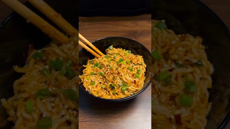 Viral Chilli Garlic Maggi #shorts #maggi #food #spicy #cooking #asmr #foodie #viralvideo #recipe