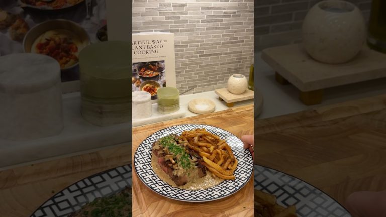 steak frites #dinner #steakfrites #foodblogger #cookingathome #steak #easyrecipe #trending