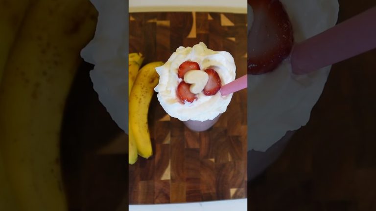 Strawberry Banana Smoothie 🍓🍌 #shorts