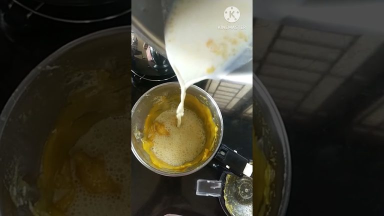 Super easy kids friendly mango smoothie summer drink #mango #mangosmoothierecipe #viralshort