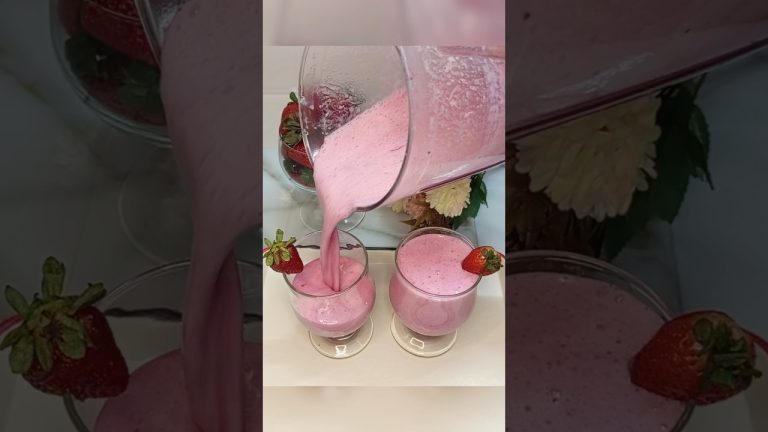 Strawberry Milkshake at Home 🍓🥤 #shorts #youtubeshorts #ramadanrecipes