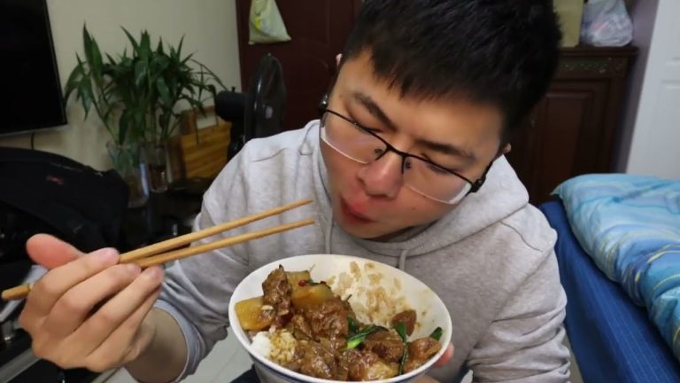 Radish makes a stewed beef brisket with radish | The large piece of beef brisket is soft and tasty